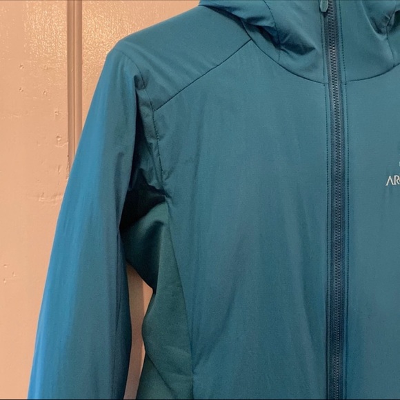 ❌❌SOLD in M❌❌Arcteryx Atom LT Hoodie Women EUC Timelapse - Picture 8 of 9